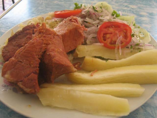 Yuca con Jamoneta (Pequeño)